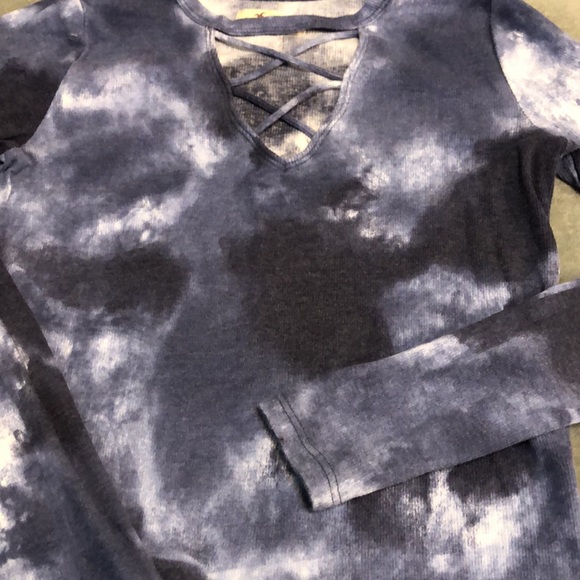 Hollister Cropped Tee - Picture 2 of 4